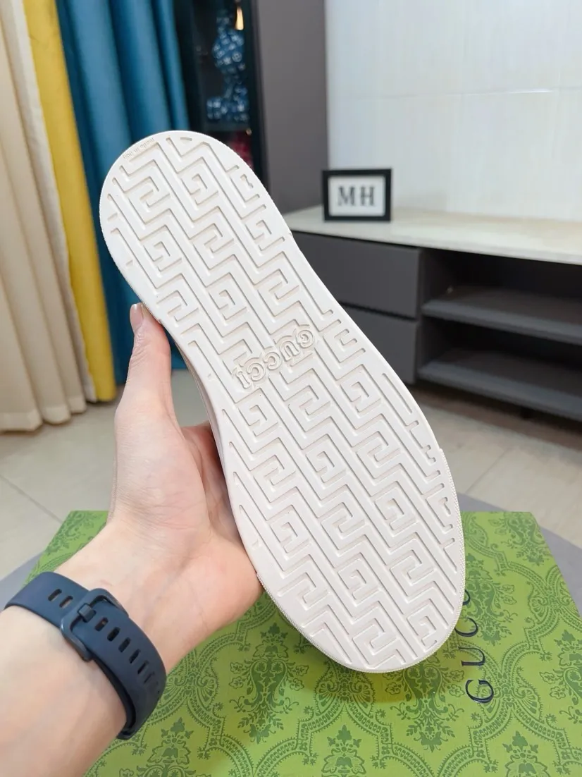 Men's shoes 💰420🌸🌸[GUCCI] Gucci's new spring and summer slip-on loafers with cartoon characters, Fendi F's low-cut trendy men's shoes, 😈The upper is made of Italian 🇮🇹 imported sheep suede with Lafayette embroidered leather, full pigskin lining, original rubber non-slip outsole! The style is high-profile and elegant, and the upper is versatile and fashionable. 🇱🇾🇱🇾A large number of ready-made and reposted pictures will be sold! 38-44,